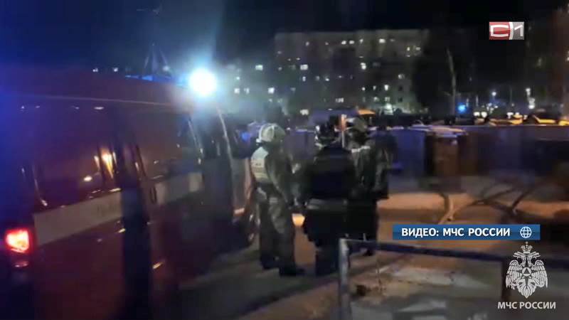Два человека могут находиться под завалами дома в Нижневартовске после взрыва
