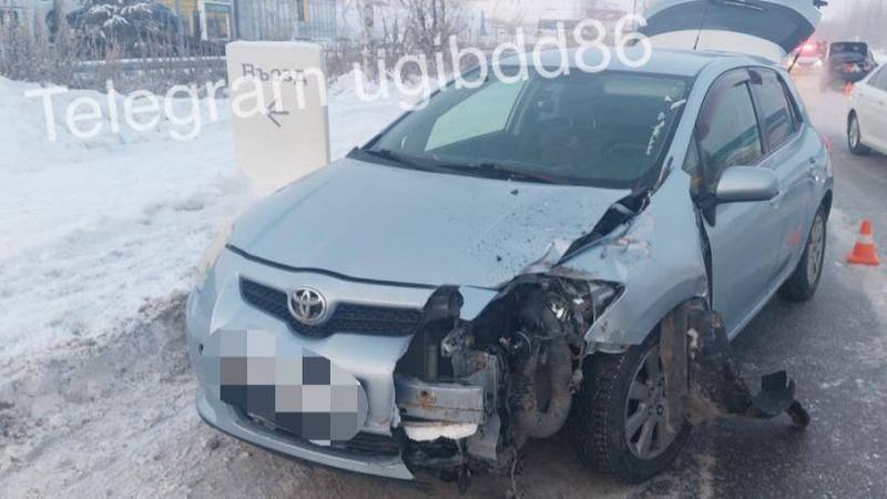 Водитель «Тойоты» пострадал во время столкновения двух авто в Югре