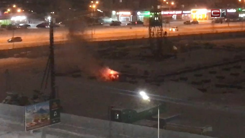Пожар вспыхнул на стройплощадке, где возводят станцию скорой помощи Сургута