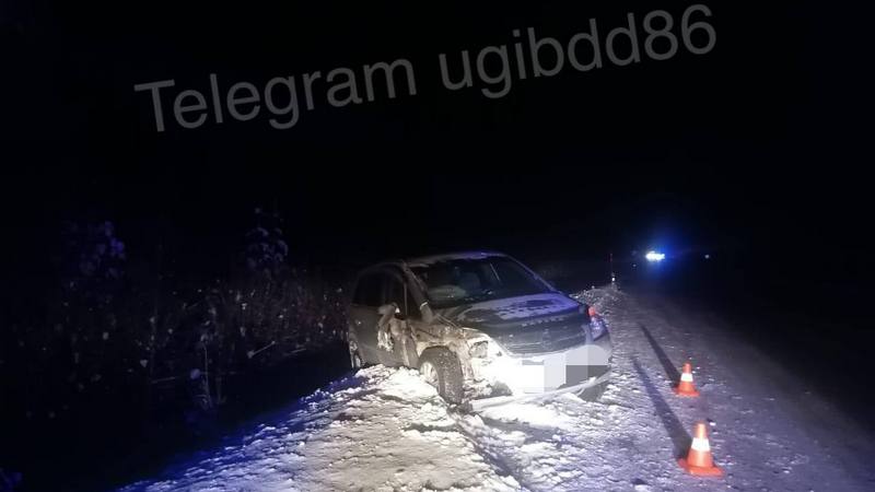 Два человека пострадали в аварии на трассе в Сургутском районе
