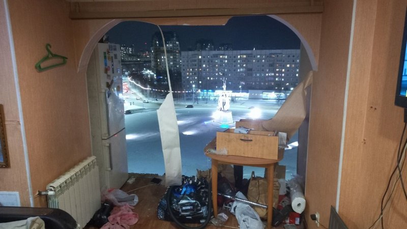 В многоэтажке Сургута хлопком выбило оконные рамы — есть пострадавший. ФОТО