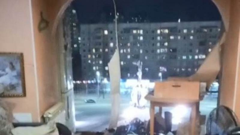 Кто закроет дыру в фасаде дома на Ленина после взрыва, рассказали в мэрии Сургута