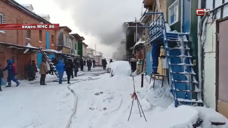 Пожар площадью 200 квадратов охватил гаражный кооператив Ханты-Мансийска