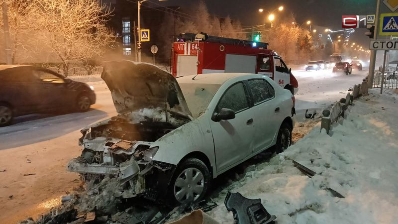 ДТП с тремя авто произошло в Сургуте. Пострадали несколько человек