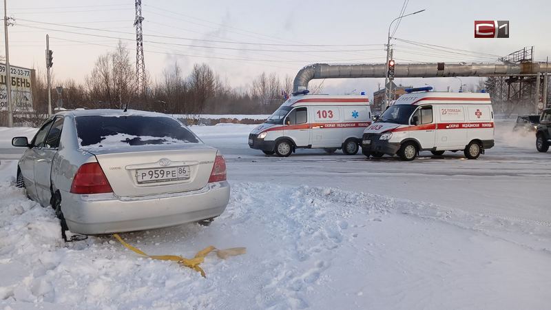 Спешили с пациентом в больницу: в Сургуте автомобиль скорой попал в аварию