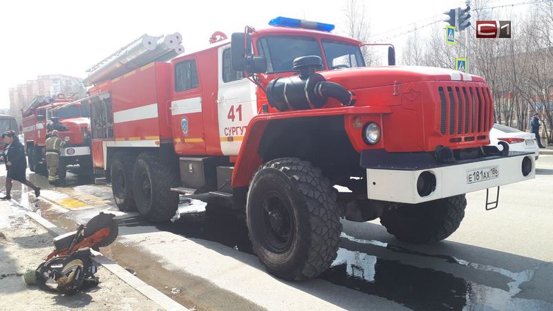 Трех человек спасли югорские пожарные во время происшествий на неделе