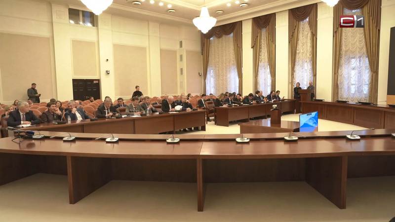 Владимир Якушев встретился с представляющими регионы УрФО депутатами и сенаторами
