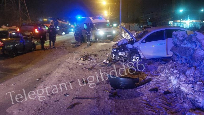 Молодой водитель устроил аварию с тремя авто в Югре. Травмированы 3 человека