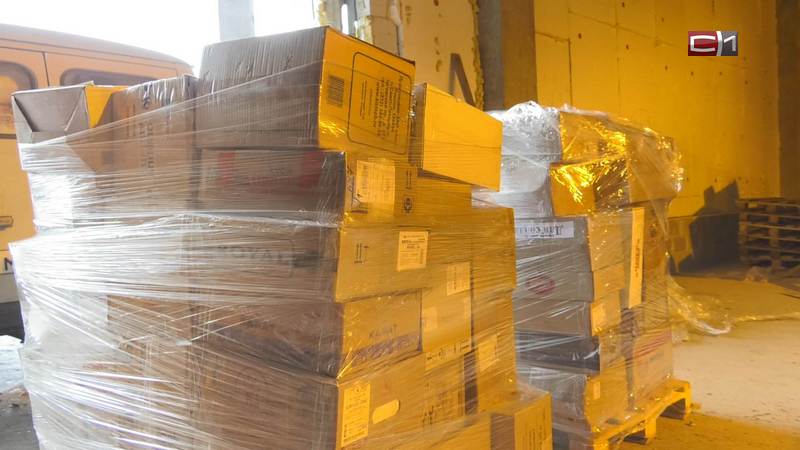 Десятки тонн гуманитарной помощи отправили из Сургута в зону СВО