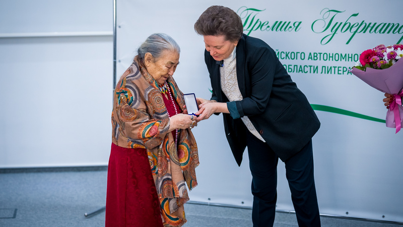 Губернатор Югры наградила лауреатов ежегодной литературной премии