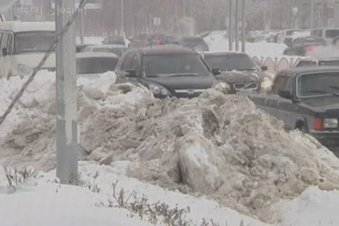 В Сургуте уборочная техника не справляется со снегом