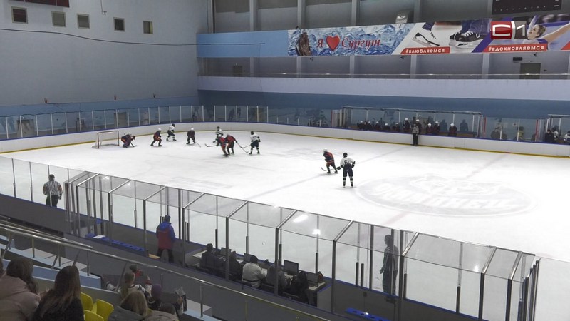 Хоккейные баталии: сургутский «Олимпиец» встречал на льду «Югру-ЮКИОР»
