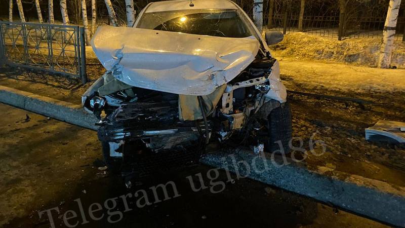 Проигнорировал красный: в Югре водитель ВАЗ устроил ДТП с 4 пострадавшими
