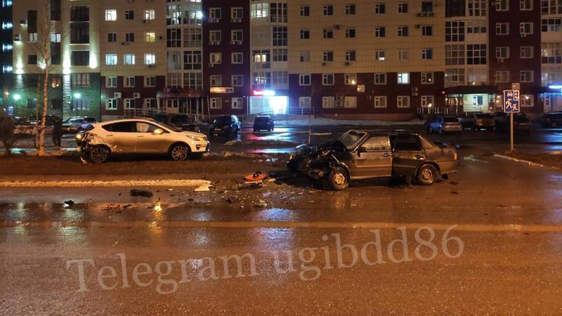 Аварию с 4 пострадавшими устроил водитель ВАЗ в Нижневартовске