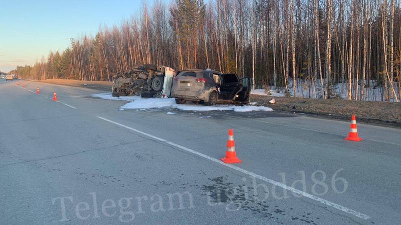 Пять человек получили травмы в массовом ДТП на трассе в Югре