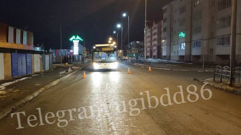 В Югре автобус сбил школьницу на пешеходном переходе