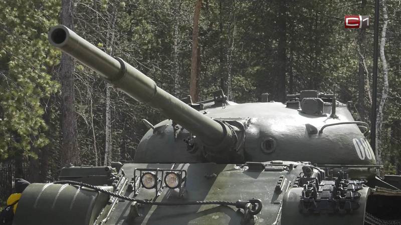 В 31 микрорайоне Сургуте торжественно установили советский Т-62