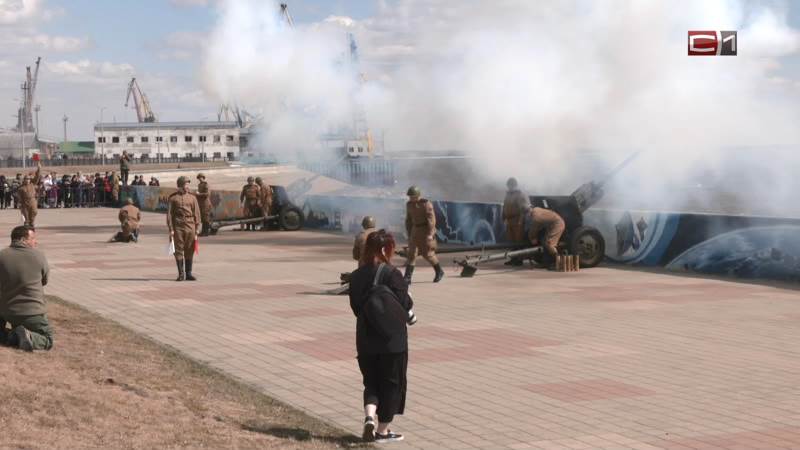Финальные залпы из артиллерийских орудий прозвучали в речпорту Сургута