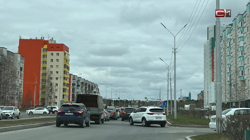 Новый перекресток на Комсомольском в Сургуте спровоцировал огромные пробки