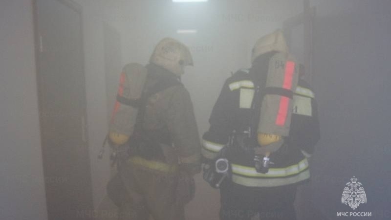 В девятиэтажке в Югре серьезный пожар - от огня спасли шесть человек