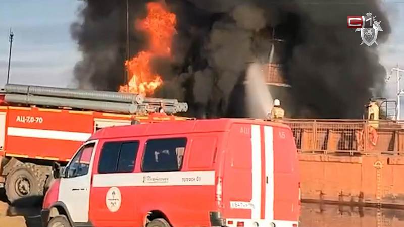 Подробности пожара на теплоходе в Югре: погибший - капитан судна