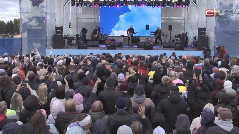 Празднование Дня города в Сургуте завершилось концертом Александра Маршала