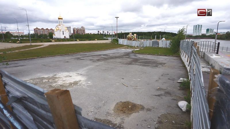 За железным забором: почему в Сургуте закрыта часть набережной в районе СурГУ