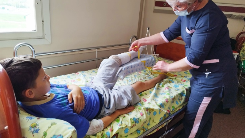 Мальчика из Томской области привезли на лечение в Югру после укуса ядовитой змеи