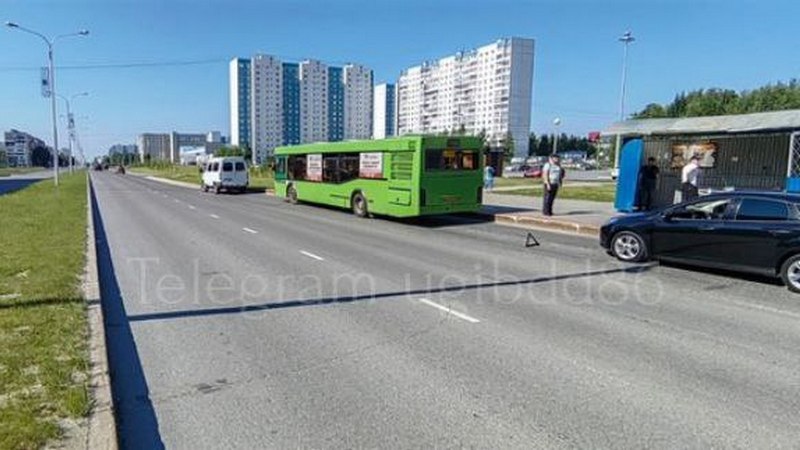 В Югре пассажирка получила травму, встав с места во время движения автобуса
