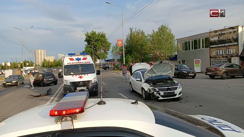 В Сургуте накануне вечером из-за нарушения ПДД столкнулись две иномарки