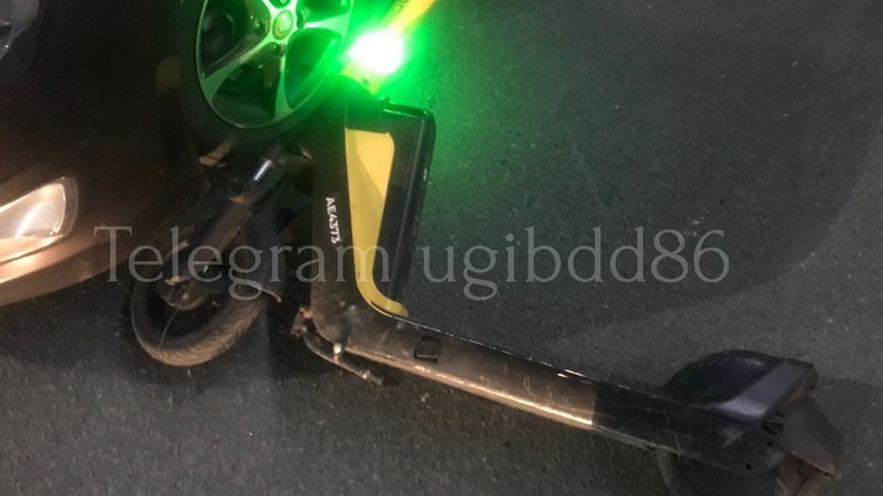 В Сургуте подростка на электросамокате сбила машина
