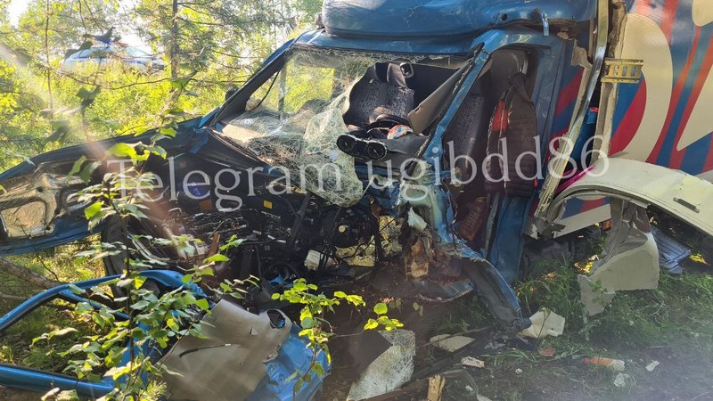 Столкновение двух ГАЗ на трассе в Югре: водители получили травмы