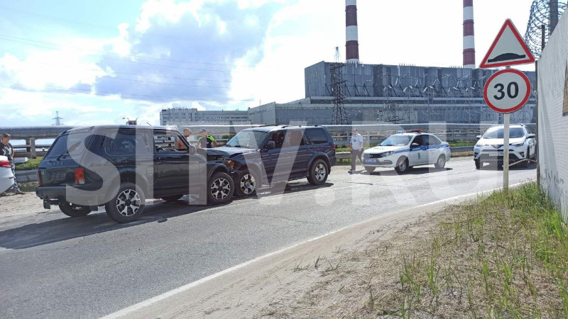 Авария возле ГРЭС в Сургуте: водитель «Нивы» сбежал с места ДТП. ФОТО