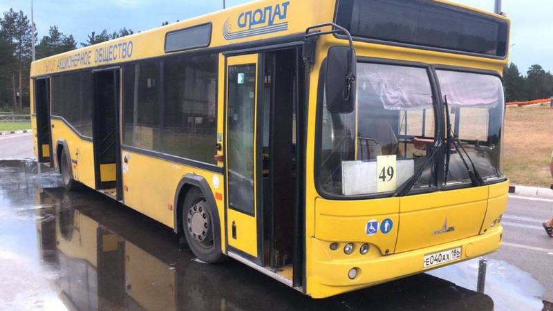 В Сургуте автобус с пассажирами задымился во время выполнения маршрута
