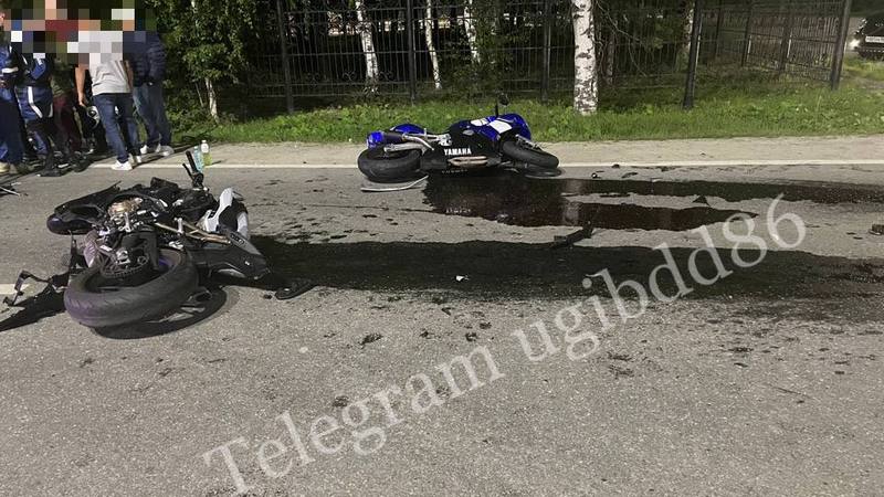 В Югре внедорожник подрезал сразу двух мотоциклистов на перекрестке