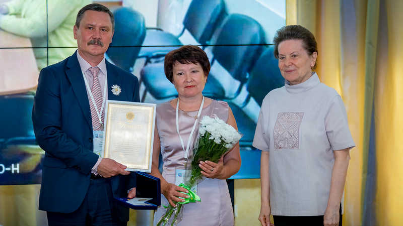Две семьи из Югры получили государственные награды от президента 
