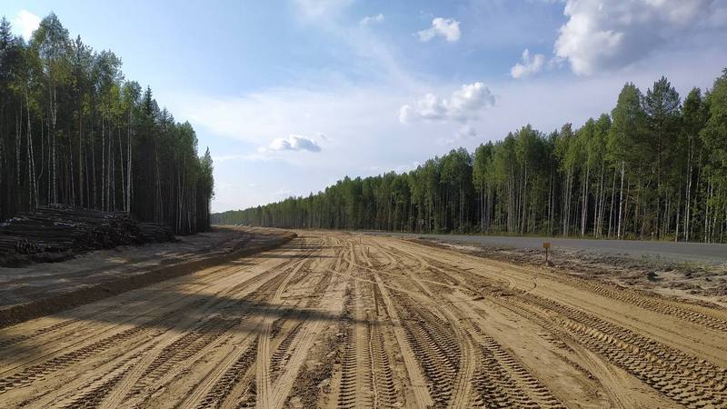 В Югре идет масштабная реконструкция трассы на границе со Свердловской областью