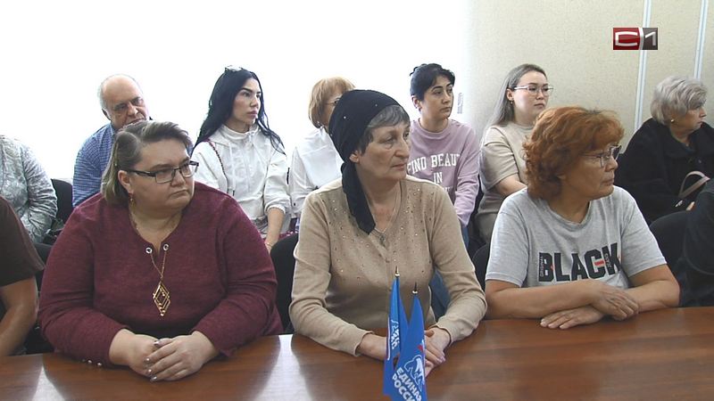 Участникам СВО и их семьям в Сургуте вручают социальные карты