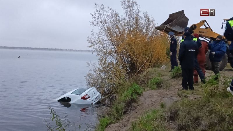 Из реки Черная вытащили затонувшее авто - ГИБДД Сургута ищет владельца