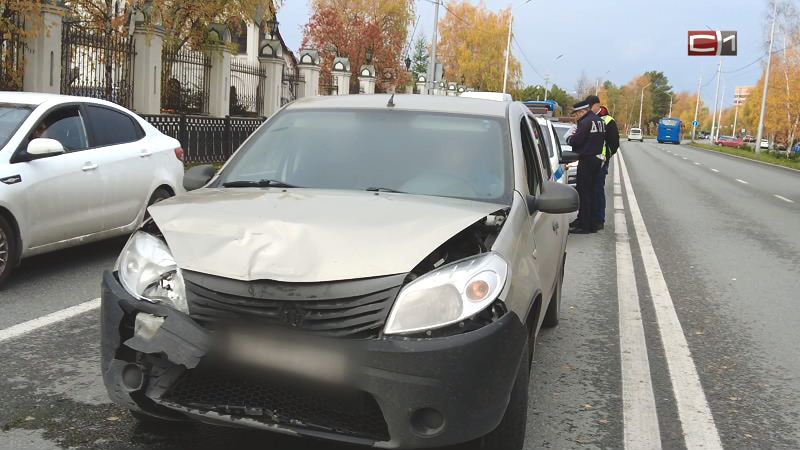 Две иномарки столкнулись на одной из улиц Сургута