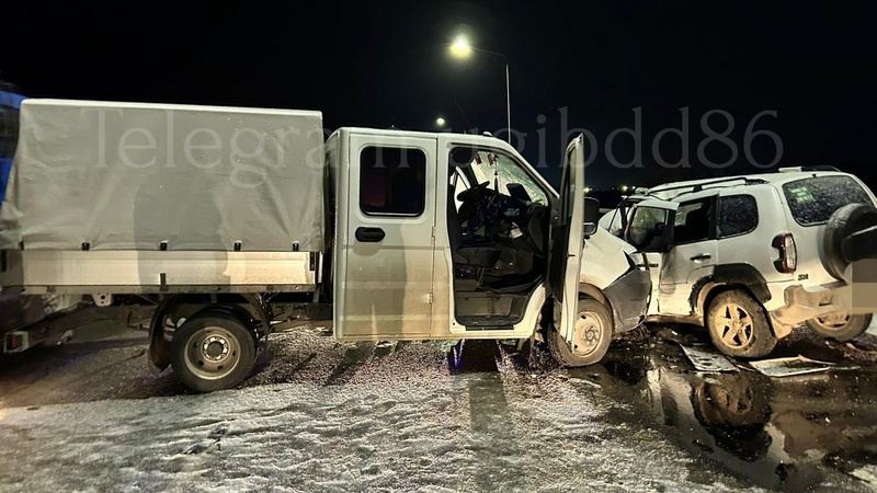 «Газель» врезалась в «Ниву» на трассе в Югре — водитель легковушки погиб