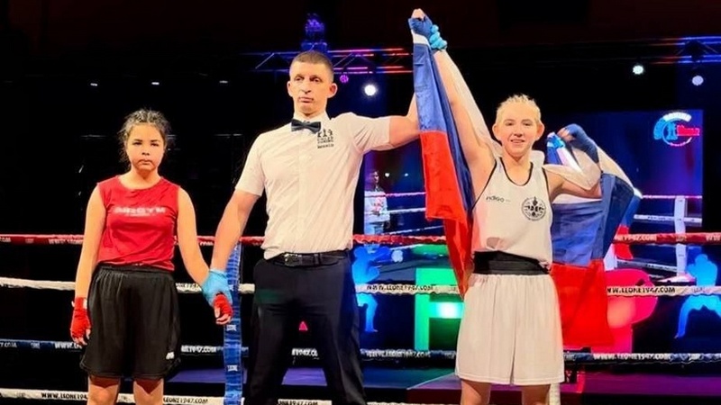 Чемпионка мира по шахбоксу из Сургута вышла на награждение с флагом России