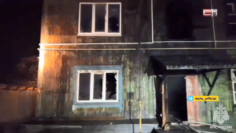 Трое детей погибли во время пожара в двухэтажном доме в Тюменской области
