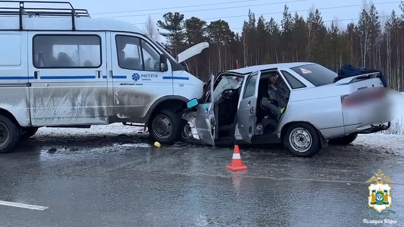 На трассе Сургут - Нижневартовск произошло ДТП с тремя автомобилями, есть погибшая