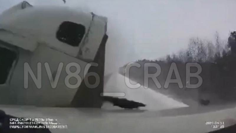 Опубликовано видео страшного ДТП с тремя большегрузами в Сургутском районе