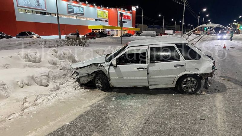 Молодой водитель в Сургуте пострадал в устроенной им аварии