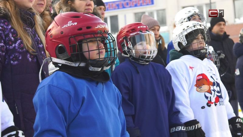 Юные сургутяне и их родители сразились в семейном спортивном конкурсе на льду