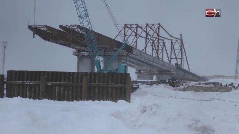 Строители второго моста через Обь в Сургуте рассказали, мешают ли их работе морозы