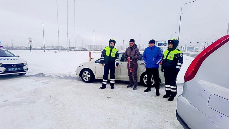 Сотрудники ДПС решили машинный затор на подъезде к «Сити Моллу» в Сургуте