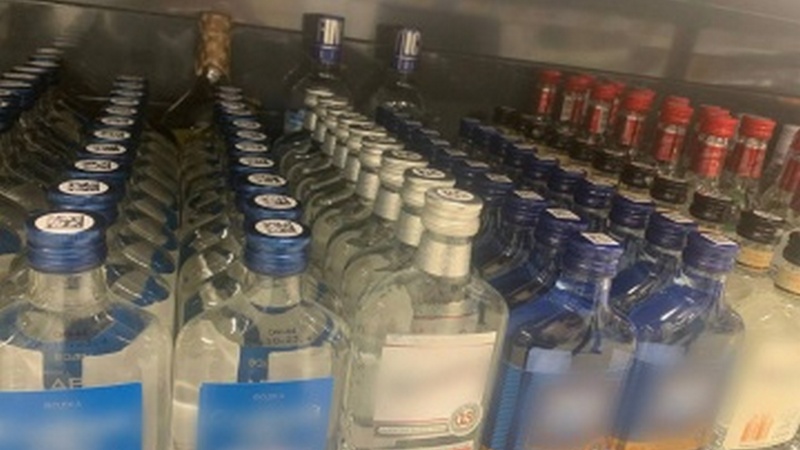 Подростки отравились алкоголем, который купили в сетевом магазине Югры